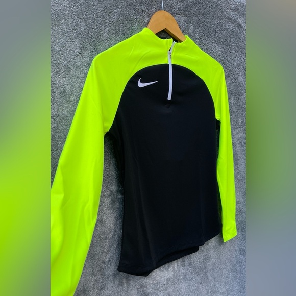 Nike Women’s Long Sleeve Performance Top in Black and Neon Yellow | XS | NEW - Picture 2 of 6